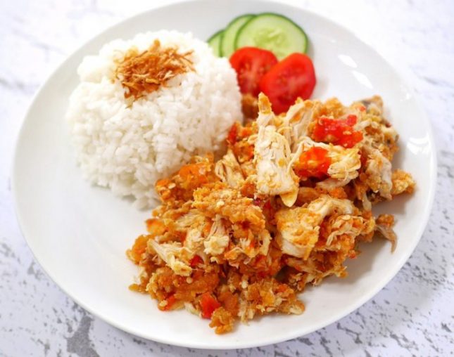 Tempat wisata kuliner di Jogja : Ayam geprek bu Rum