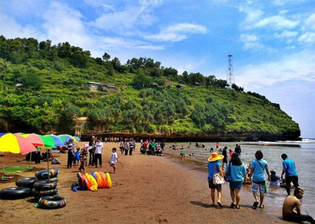Pantai Bron Gunungkidul Jogjakarta