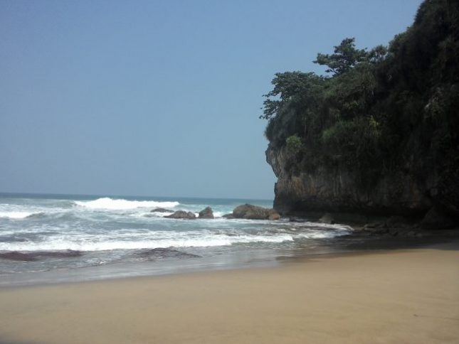 Pantai Goa Langir