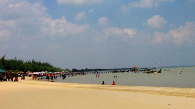 Destinasi pantai Karang Jahe Rembang