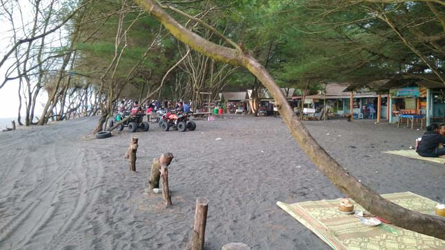 Wisata Pantai Pandansimo Bantul Yogyakarta