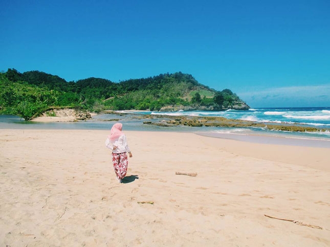 Wisata pantai Molang