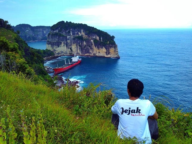 Pantai Pikatan di Pacitan