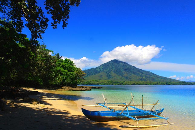 Destinasi wisata pantai Maluku