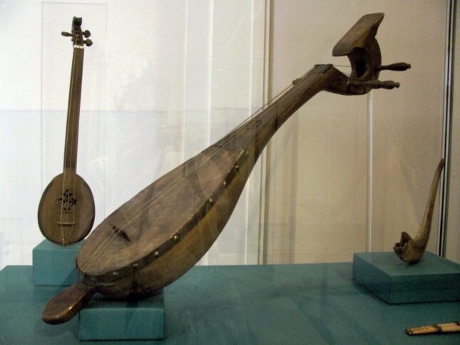 Replika alat musik khas Gorontalo
